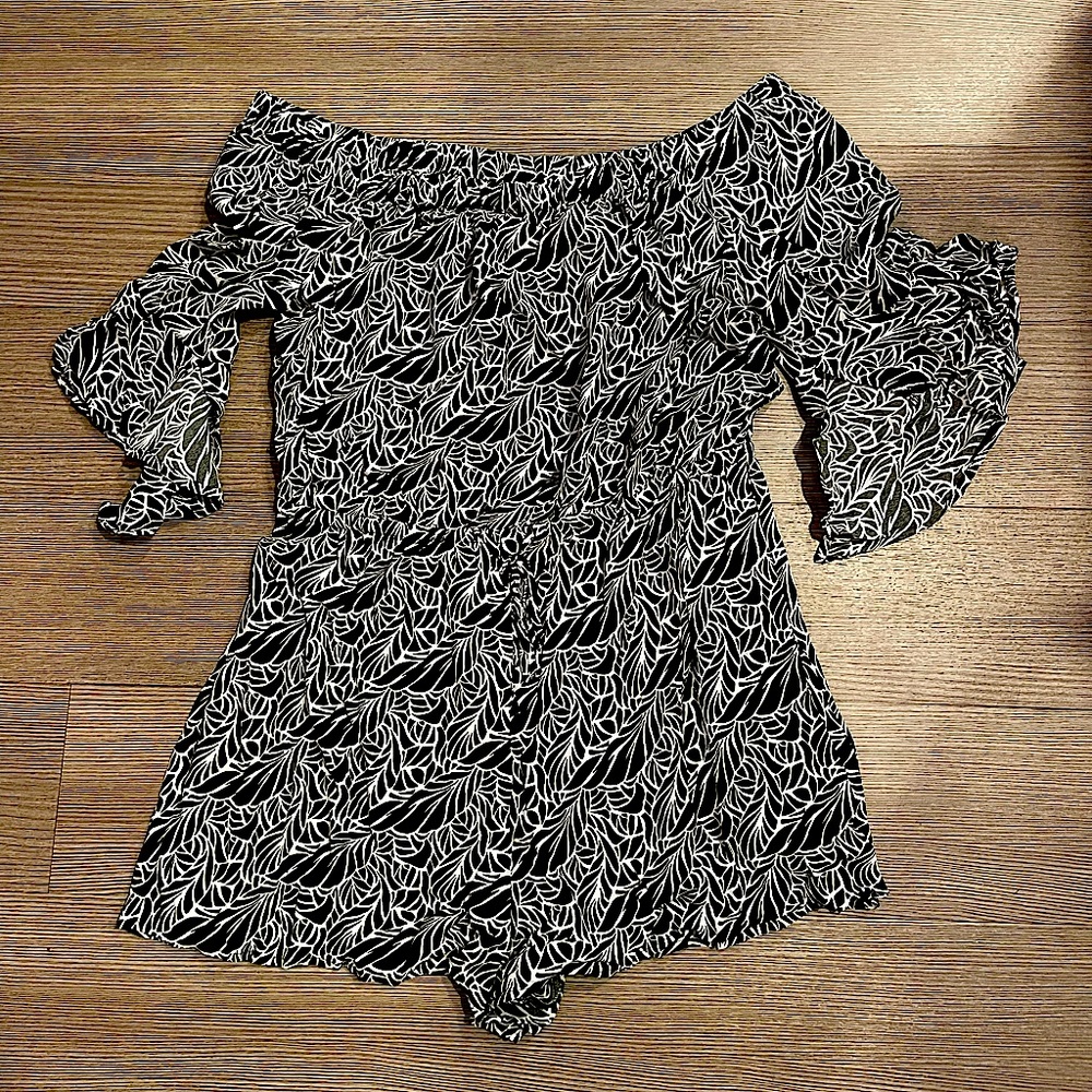 Express Romper. Size Large Hunter green.